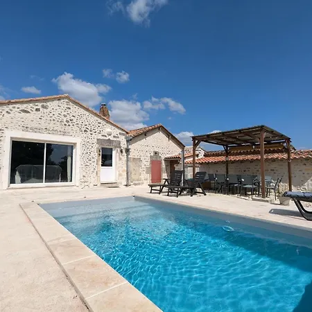 Maison Familiale Avec Piscine Privée Et Grand Jardin - Fr-1-653-266 * Magnac-Lavalette-Villars