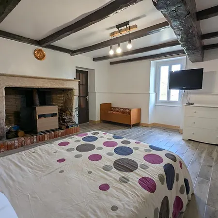 Semesterbostad Maison Familiale Avec Piscine Privee Et Grand Jardin - Fr-1-653-266 Magnac-Lavalette-Villars