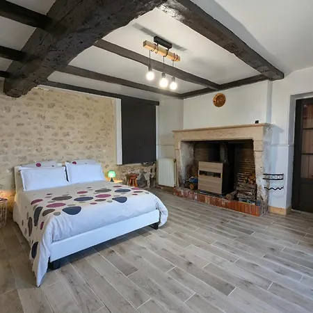 Semesterbostad Maison Familiale Avec Piscine Privee Et Grand Jardin - Fr-1-653-266 Magnac-Lavalette-Villars