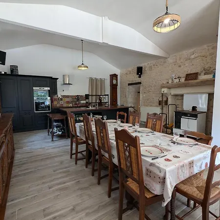 Vakantiehuis Maison Familiale Avec Piscine Privee Et Grand Jardin - Fr-1-653-266 *