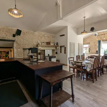Maison Familiale Avec Piscine Privee Et Grand Jardin - Fr-1-653-266 Holiday home Magnac-Lavalette-Villars