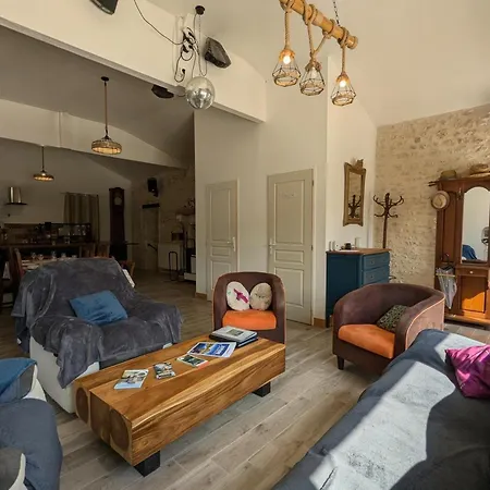 Semesterbostad Maison Familiale Avec Piscine Privee Et Grand Jardin - Fr-1-653-266