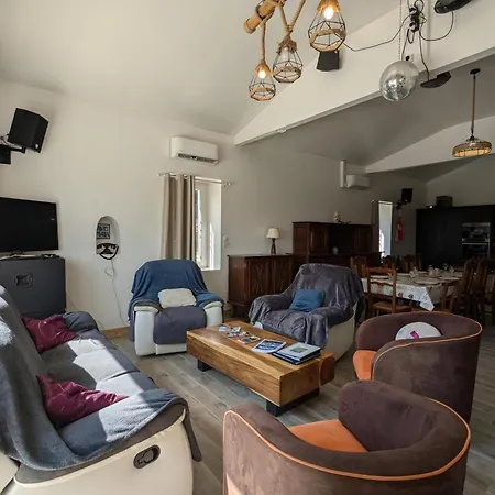 Vakantiehuis Maison Familiale Avec Piscine Privee Et Grand Jardin - Fr-1-653-266 *