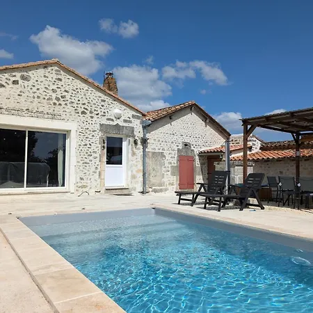 Maison Familiale Avec Piscine Privee Et Grand Jardin - Fr-1-653-266 * Magnac-Lavalette-Villars