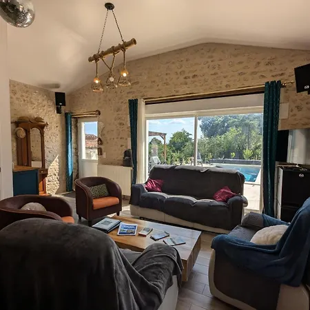 Maison Familiale Avec Piscine Privée Et Grand Jardin - Fr-1-653-266