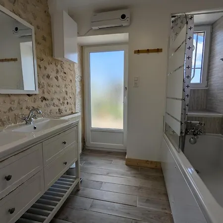 Maison Familiale Avec Piscine Privee Et Grand Jardin - Fr-1-653-266 Semesterbostad Magnac-Lavalette-Villars