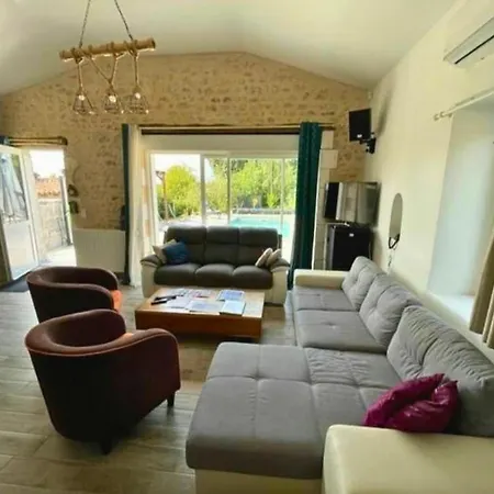 Maison Familiale Avec Piscine Privee Et Grand Jardin - Fr-1-653-266 *